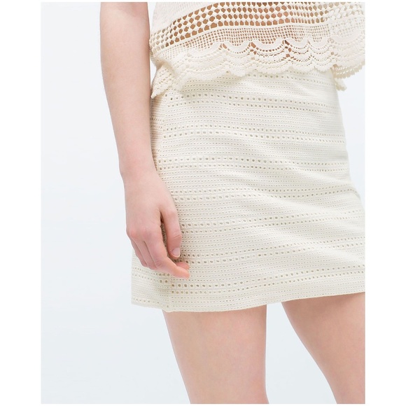 WHITE EYELET LACE MINI SKIRT - Picture 1 of 7